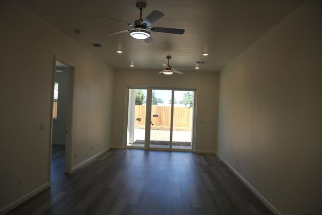 728 W Vassar Avenue N, Fresno, CA 93705