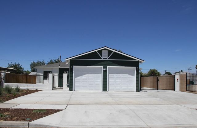 728 W Vassar Avenue N, Fresno, CA 93705