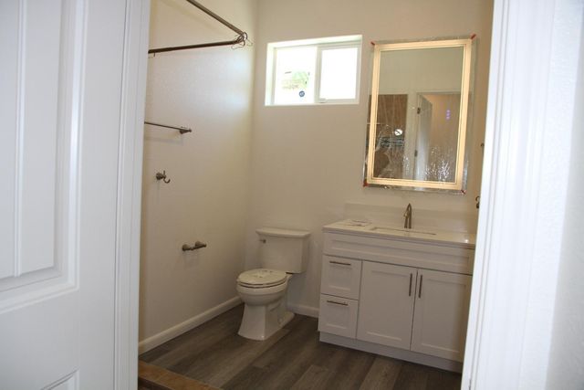 728 W Vassar Avenue N, Fresno, CA 93705