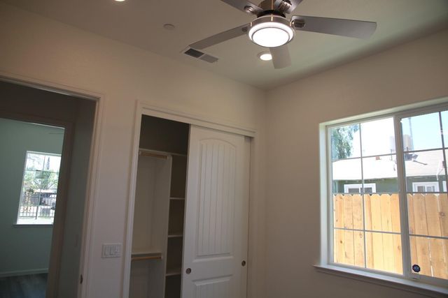 728 W Vassar Avenue N, Fresno, CA 93705