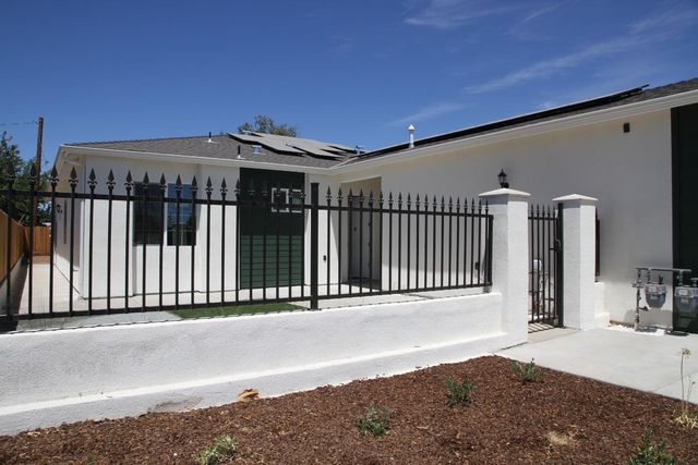 728 W Vassar Avenue N, Fresno, CA 93705