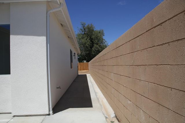 728 W Vassar Avenue N, Fresno, CA 93705