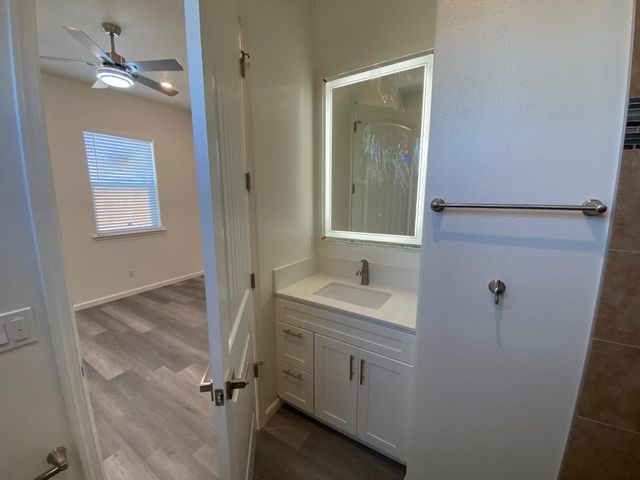 728 W Vassar Avenue N, Fresno, CA 93705