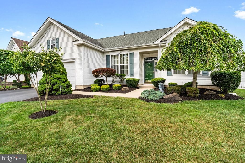 33 SILVER LAKE DR, Barnegat, NJ 08005