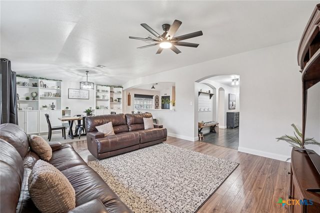 124 Waterlily Way, Hutto, TX 78634