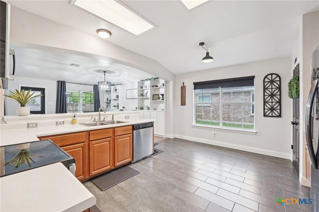 124 Waterlily Way, Hutto, TX 78634