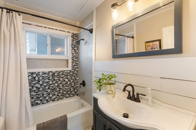 1815 Dimple Ct, Columbia, TN 38401