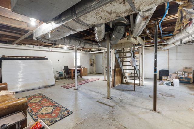 1815 Dimple Ct, Columbia, TN 38401