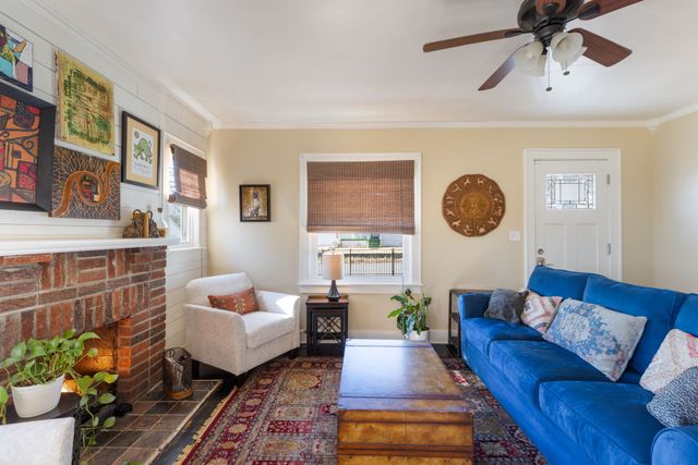 1815 Dimple Ct, Columbia, TN 38401