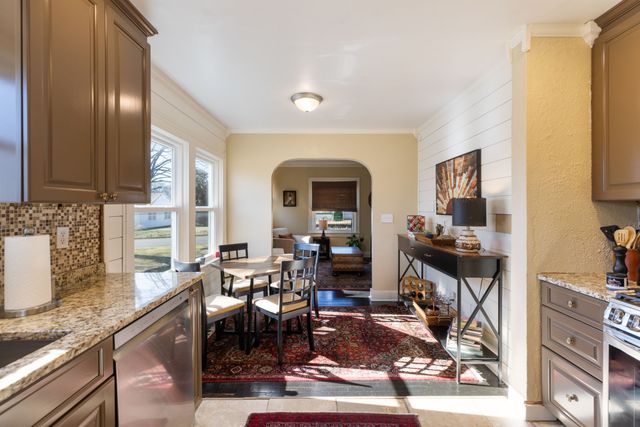 1815 Dimple Ct, Columbia, TN 38401