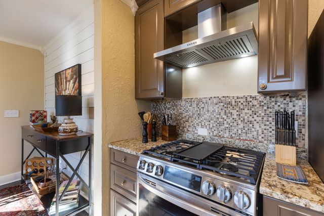 1815 Dimple Ct, Columbia, TN 38401