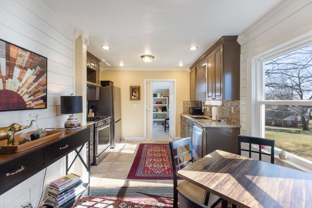 1815 Dimple Ct, Columbia, TN 38401