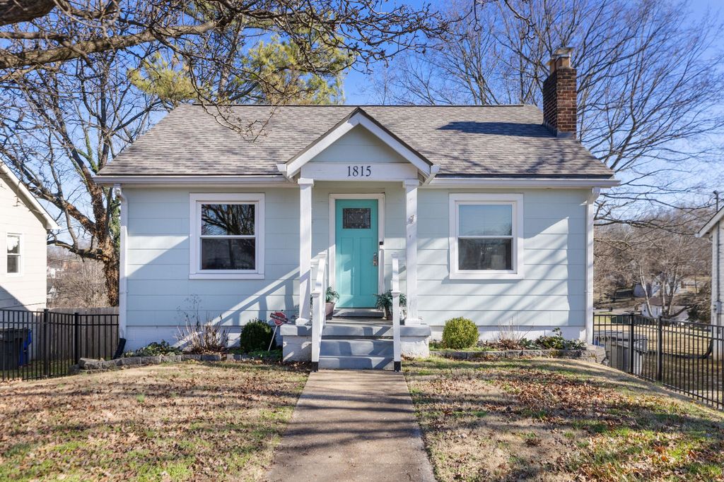 1815 Dimple Ct, Columbia, TN 38401