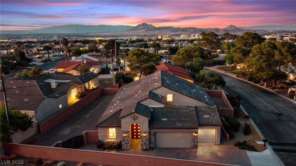 625 Robin Lane, Henderson, NV 89015