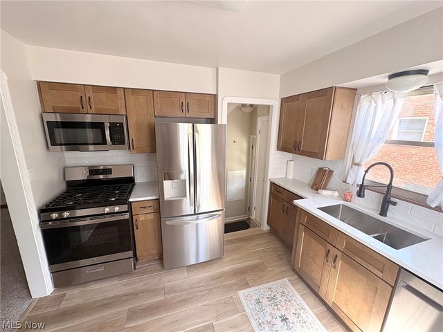 5082 W 5th Street, Brooklyn Heights, OH 44131