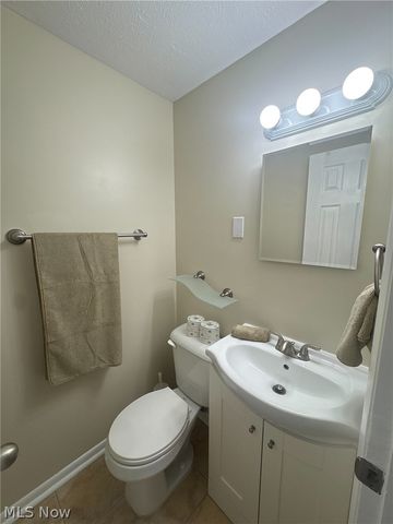5082 W 5th Street, Brooklyn Heights, OH 44131