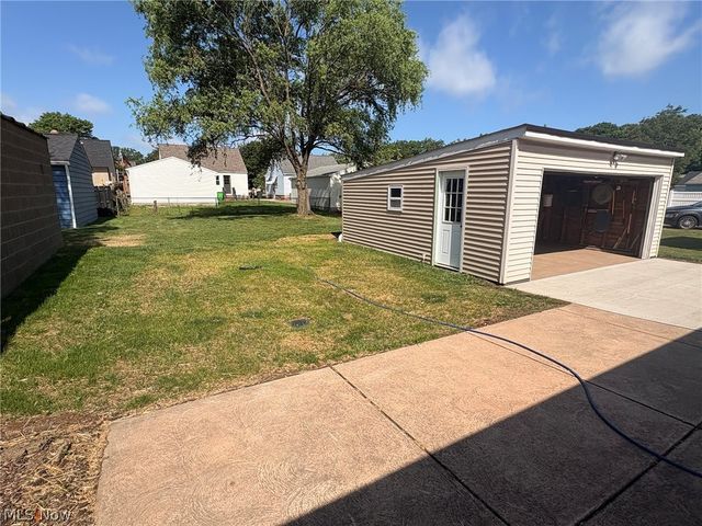 5082 W 5th Street, Brooklyn Heights, OH 44131