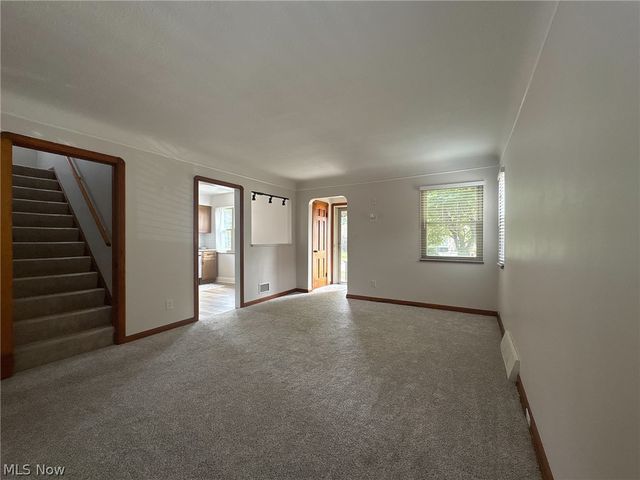 5082 W 5th Street, Brooklyn Heights, OH 44131
