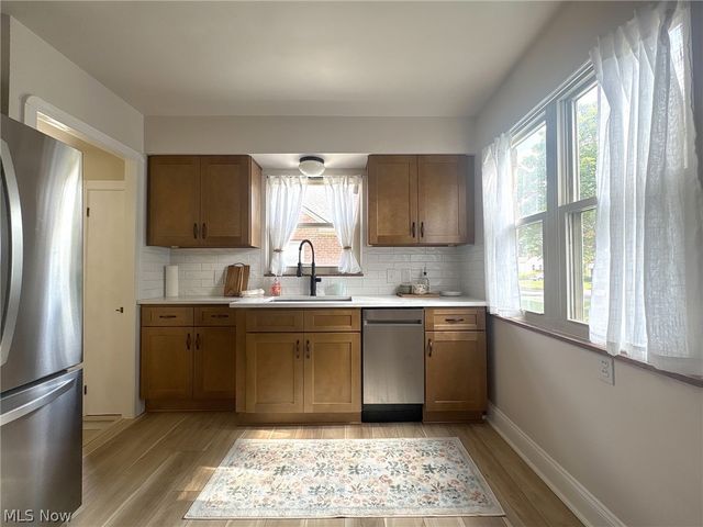 5082 W 5th Street, Brooklyn Heights, OH 44131