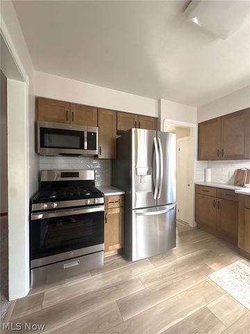 5082 W 5th Street, Brooklyn Heights, OH 44131