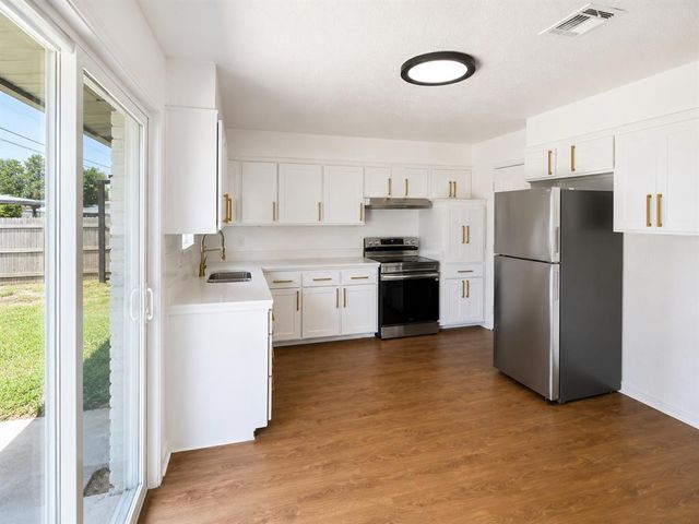 2836 SW 77th Street, Oklahoma City, OK 73159