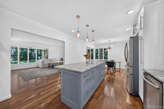 7388 Lindenmere Drive, Bloomfield Hills, MI 48301