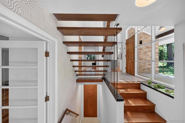 7388 Lindenmere Drive, Bloomfield Hills, MI 48301