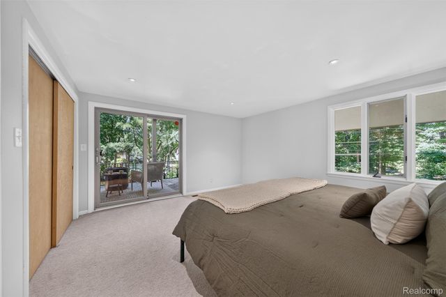 7388 Lindenmere Drive, Bloomfield Hills, MI 48301