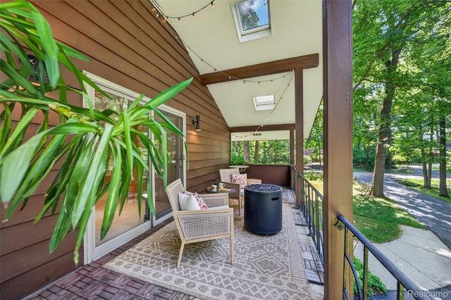 7388 Lindenmere Drive, Bloomfield Hills, MI 48301