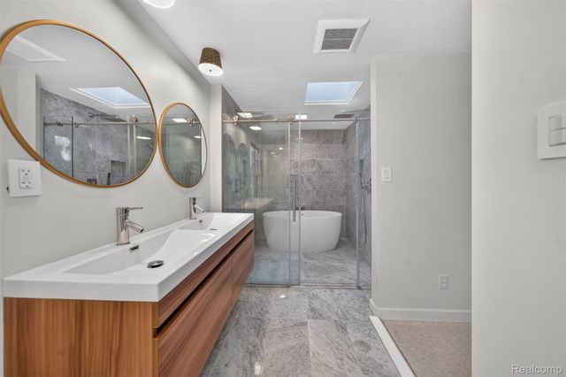 7388 Lindenmere Drive, Bloomfield Hills, MI 48301