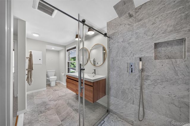 7388 Lindenmere Drive, Bloomfield Hills, MI 48301