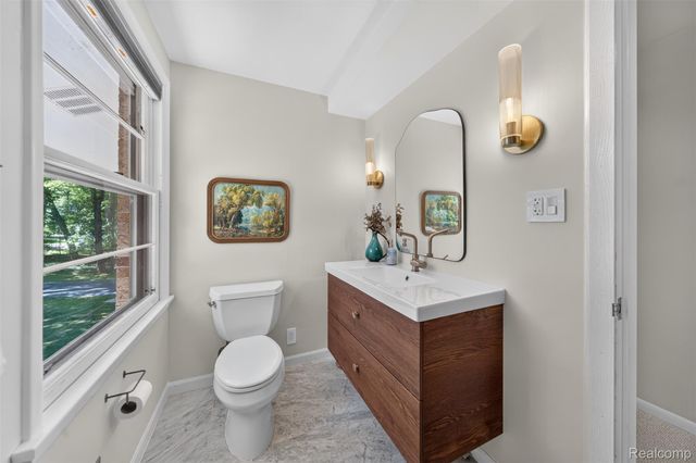 7388 Lindenmere Drive, Bloomfield Hills, MI 48301