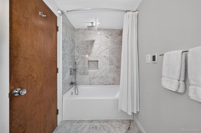 7388 Lindenmere Drive, Bloomfield Hills, MI 48301