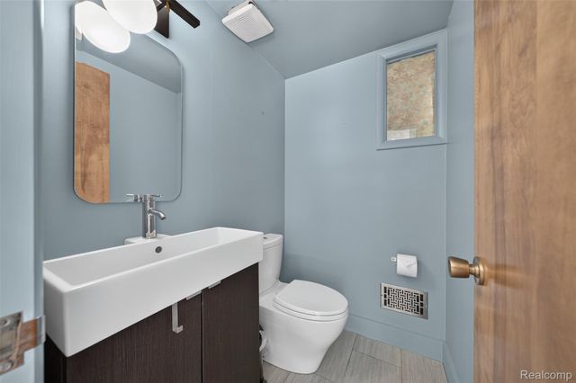 7388 Lindenmere Drive, Bloomfield Hills, MI 48301