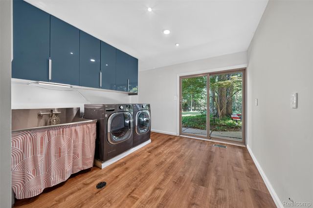7388 Lindenmere Drive, Bloomfield Hills, MI 48301