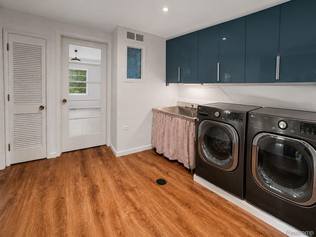7388 Lindenmere Drive, Bloomfield Hills, MI 48301