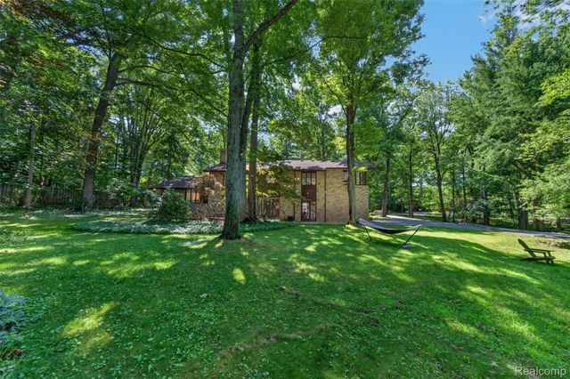 7388 Lindenmere Drive, Bloomfield Hills, MI 48301