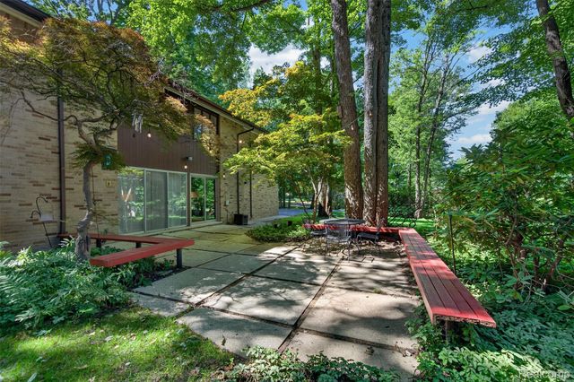 7388 Lindenmere Drive, Bloomfield Hills, MI 48301