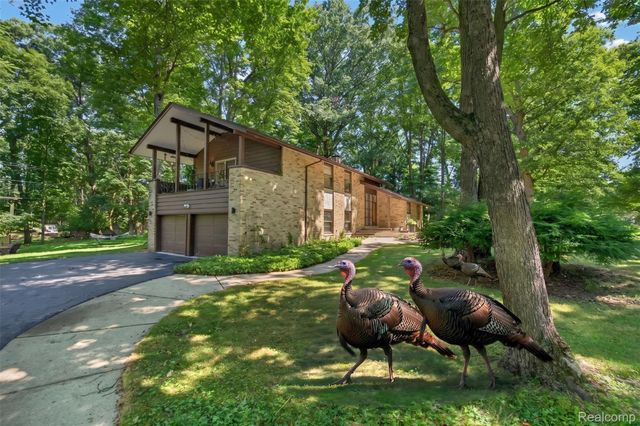 7388 Lindenmere Drive, Bloomfield Hills, MI 48301