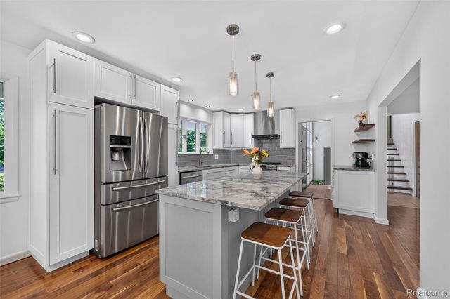 7388 Lindenmere Drive, Bloomfield Hills, MI 48301
