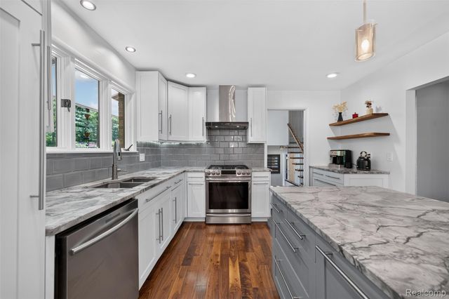7388 Lindenmere Drive, Bloomfield Hills, MI 48301