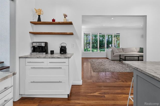 7388 Lindenmere Drive, Bloomfield Hills, MI 48301