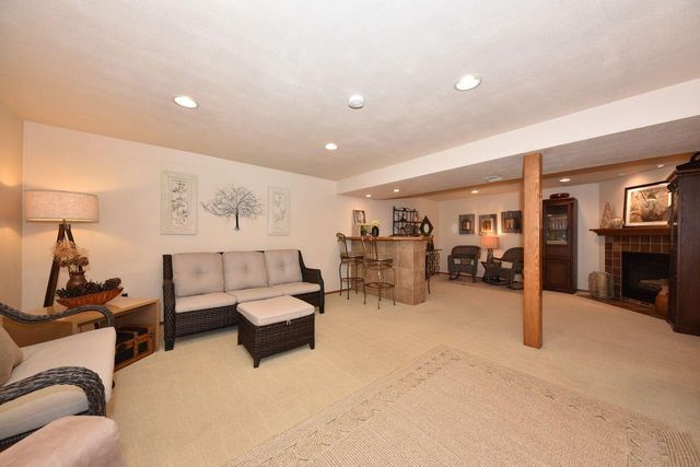W154N7712 Pheasant LANE, Menomonee Falls, WI 53051