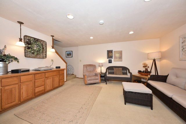 W154N7712 Pheasant LANE, Menomonee Falls, WI 53051