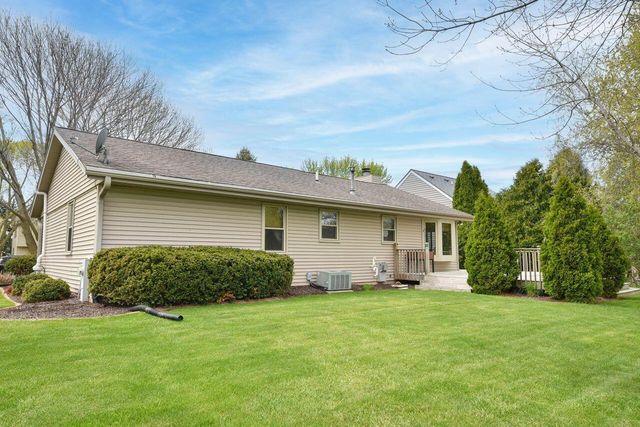 W154N7712 Pheasant LANE, Menomonee Falls, WI 53051