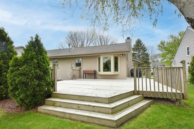W154N7712 Pheasant LANE, Menomonee Falls, WI 53051