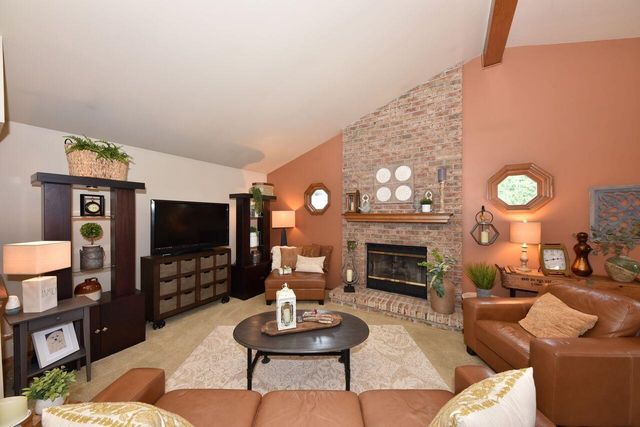 W154N7712 Pheasant LANE, Menomonee Falls, WI 53051