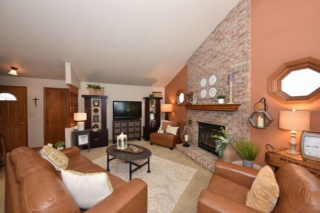 W154N7712 Pheasant LANE, Menomonee Falls, WI 53051