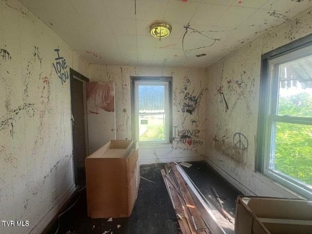 127 Henderson Street, Surgoinsville, TN 37873