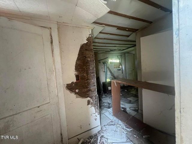 127 Henderson Street, Surgoinsville, TN 37873